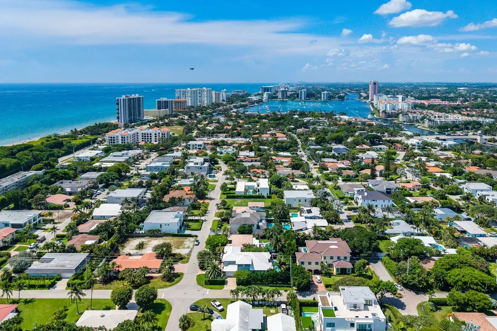 299 NE Wavecrest Court Boca Raton FL 33432