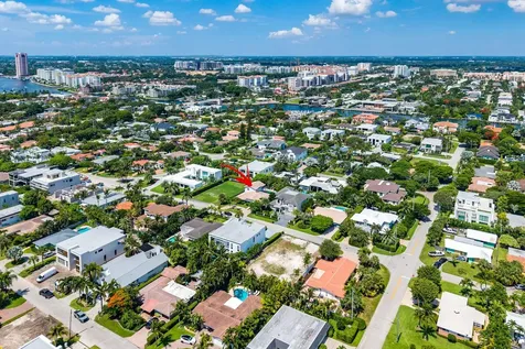 299 NE Wavecrest Court Boca Raton FL 33432
