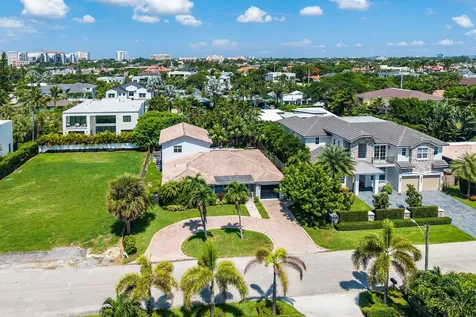 299 NE Wavecrest Court Boca Raton FL 33432