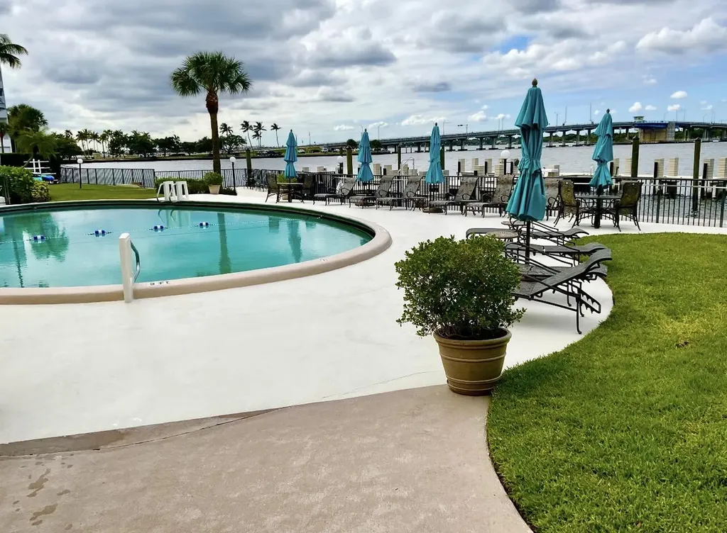 2840 S Ocean Boulevard Palm Beach FL 33480