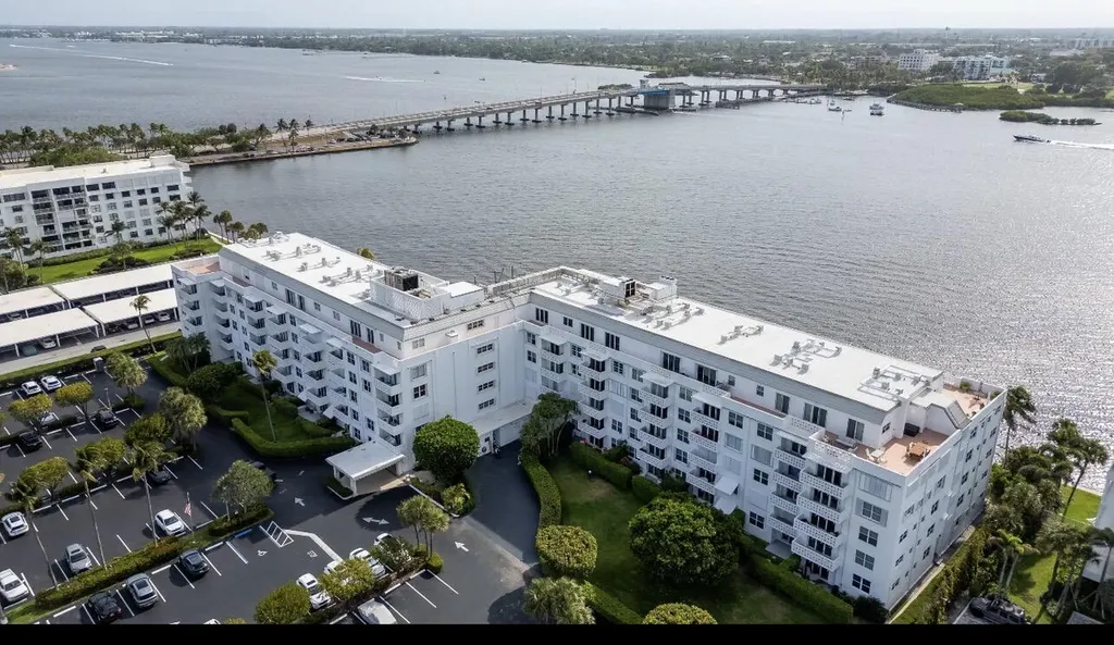 2840 S Ocean Boulevard Palm Beach FL 33480