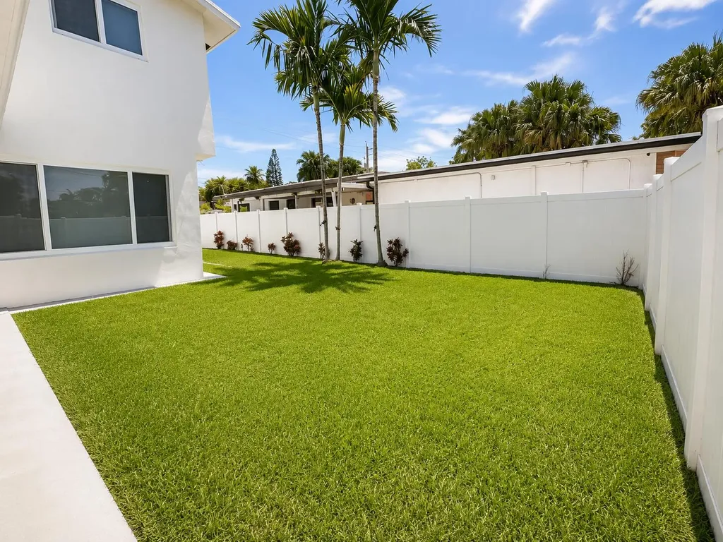 1155 Washington Street Hollywood FL 33019