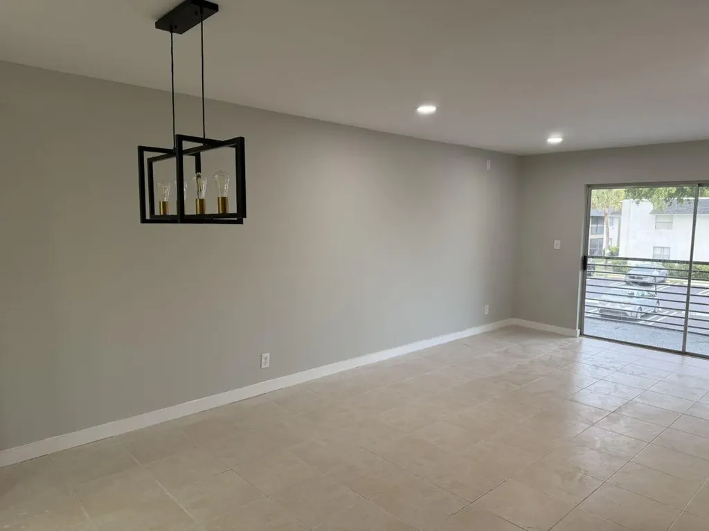 2810 Riverside Drive Coral Springs FL 33065