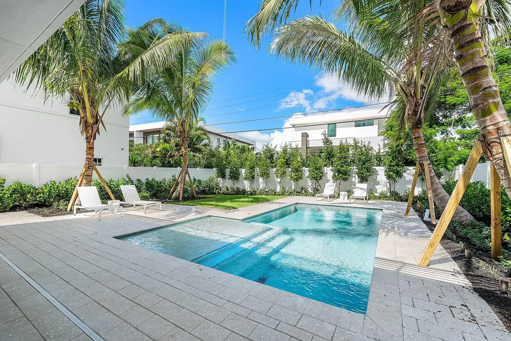 721 Lake Avenue N Delray Beach FL 33483