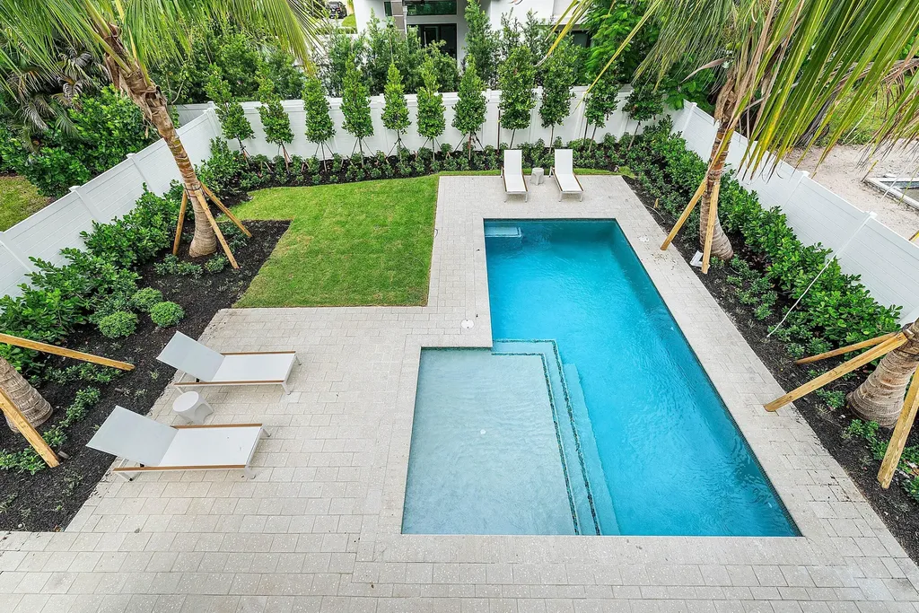 721 Lake Avenue N Delray Beach FL 33483