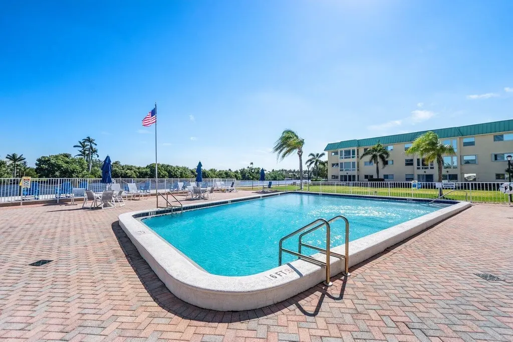 35 Colonial Club Drive Boynton Beach FL 33435