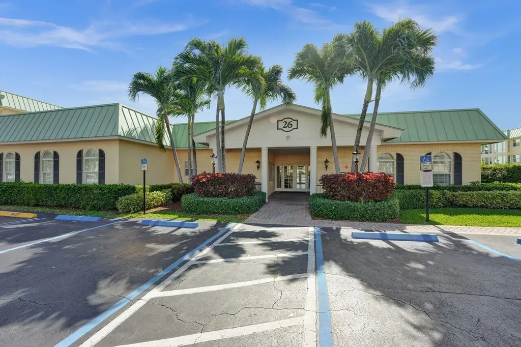 35 Colonial Club Drive Boynton Beach FL 33435
