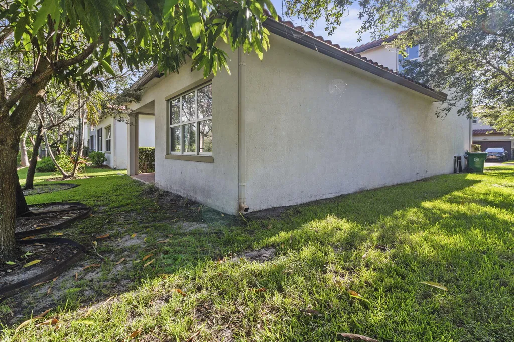 5319 Falcon Trail Davie FL 33314