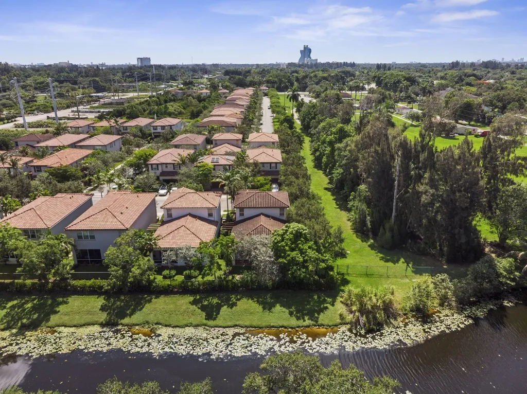 5319 Falcon Trail Davie FL 33314