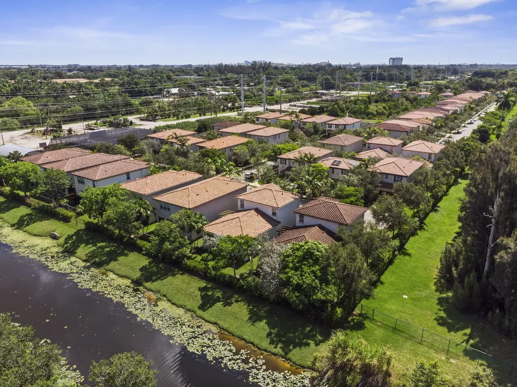 5319 Falcon Trail Davie FL 33314