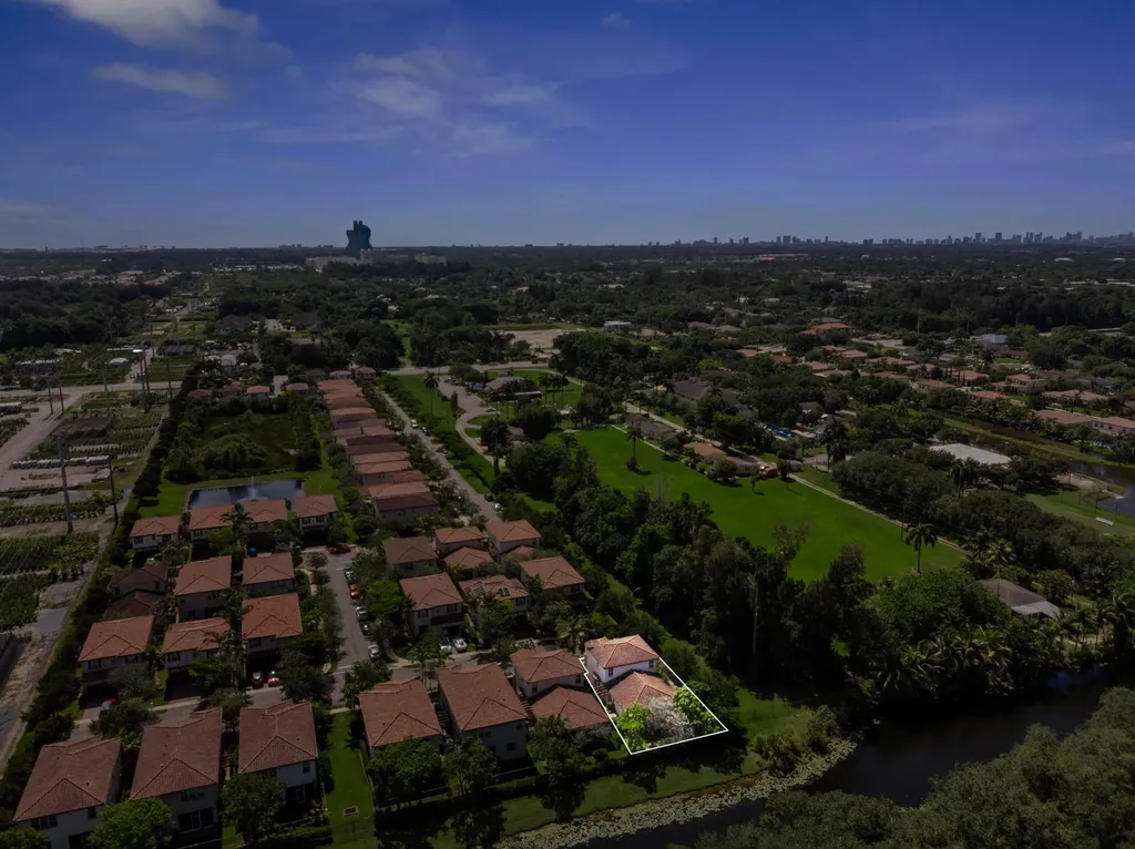 5319 Falcon Trail Davie FL 33314