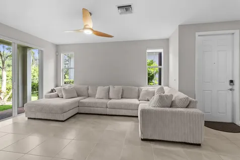 5319 Falcon Trail Davie FL 33314