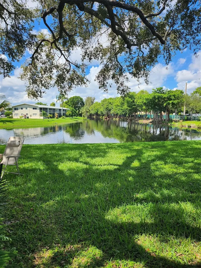 104 Westbury E Deerfield Beach FL 33442