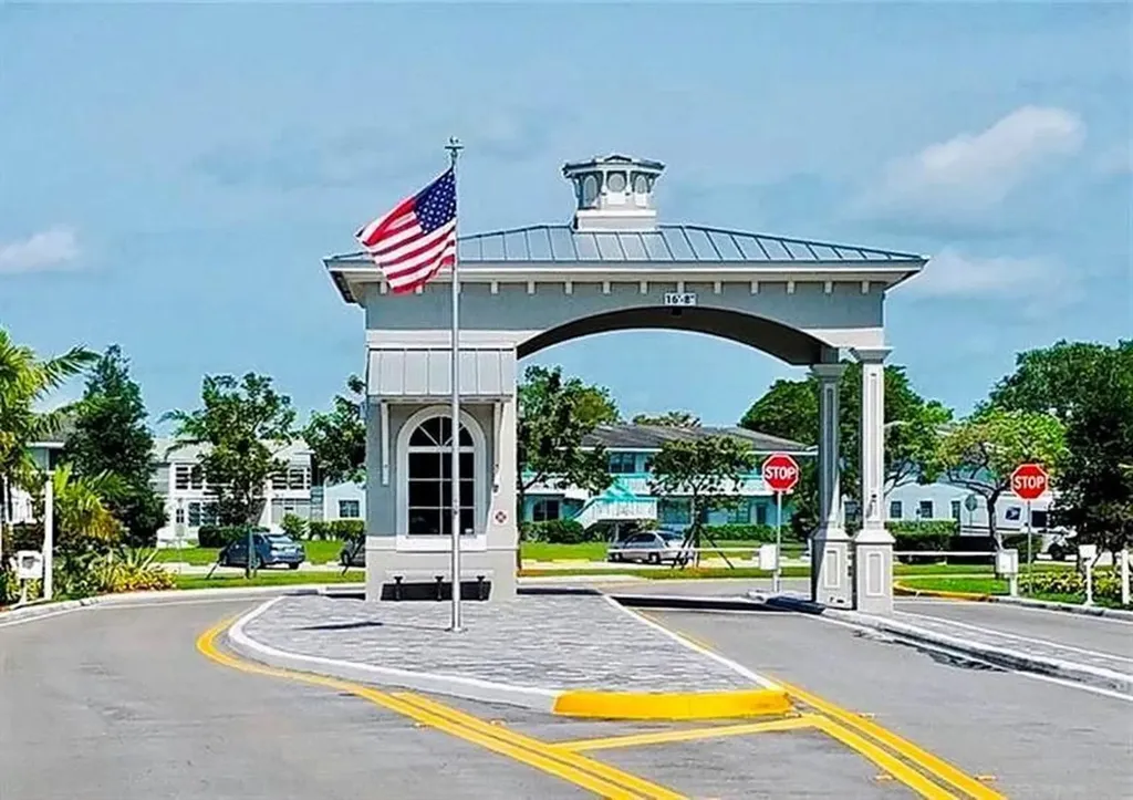 104 Westbury E Deerfield Beach FL 33442