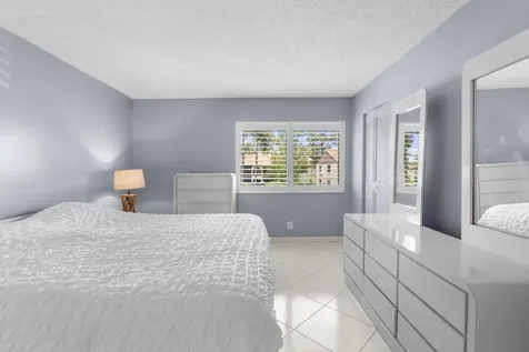 317 Knotty Pine Circle Greenacres FL 33463