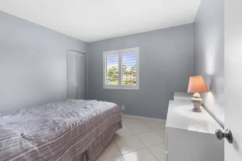 317 Knotty Pine Circle Greenacres FL 33463