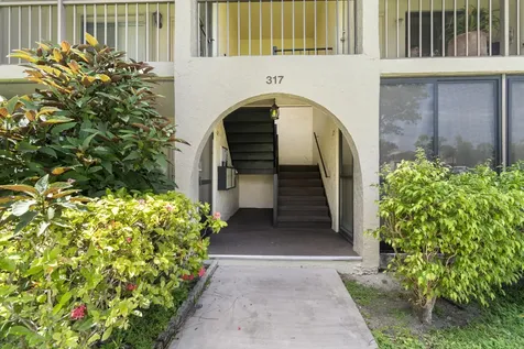 317 Knotty Pine Circle Greenacres FL 33463