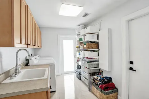 4900 N 36th Street Hollywood FL 33021