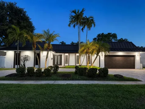 4900 N 36th Street Hollywood FL 33021