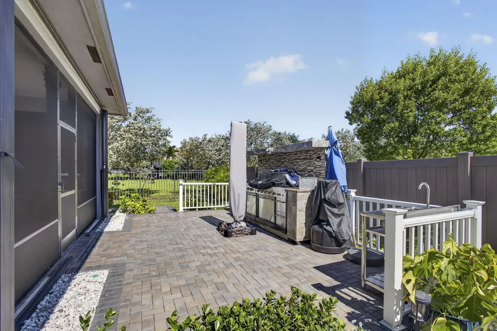 19599 Split Rail Run Loxahatchee FL 33470