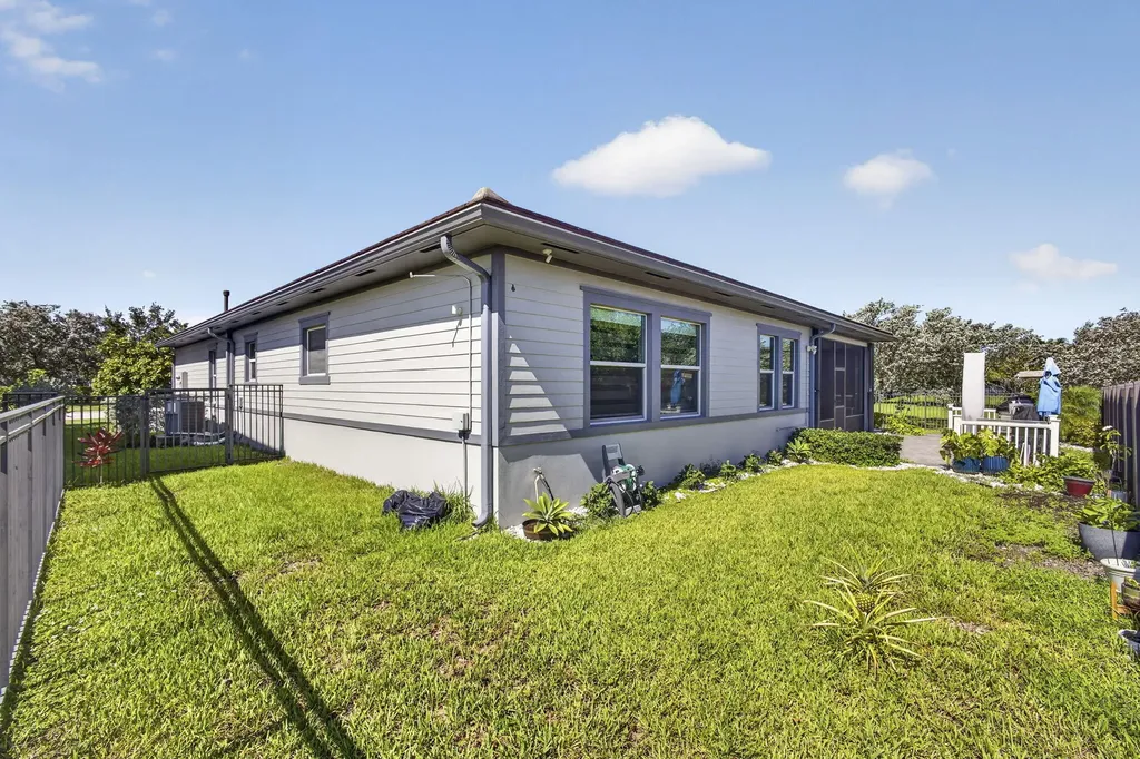 19599 Split Rail Run Loxahatchee FL 33470