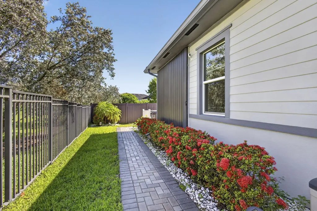 19599 Split Rail Run Loxahatchee FL 33470