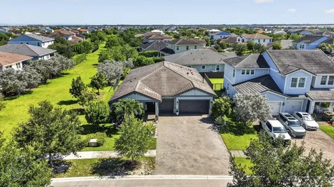 19599 Split Rail Run Loxahatchee FL 33470