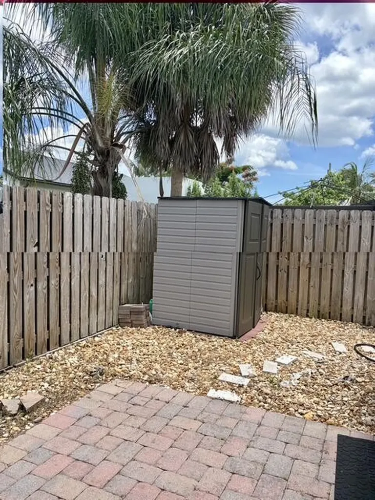 3125 Shelby Way Palm Springs FL 33461