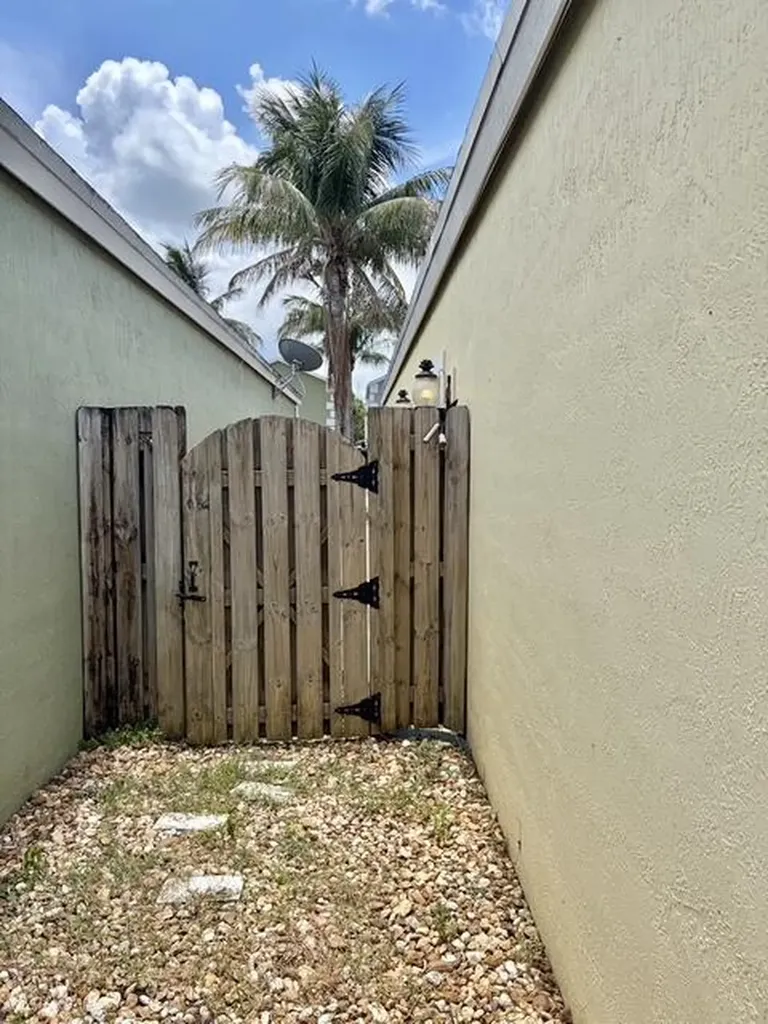 3125 Shelby Way Palm Springs FL 33461