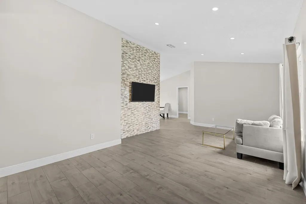 265 SW Dalton Circle Port St Lucie FL 34953