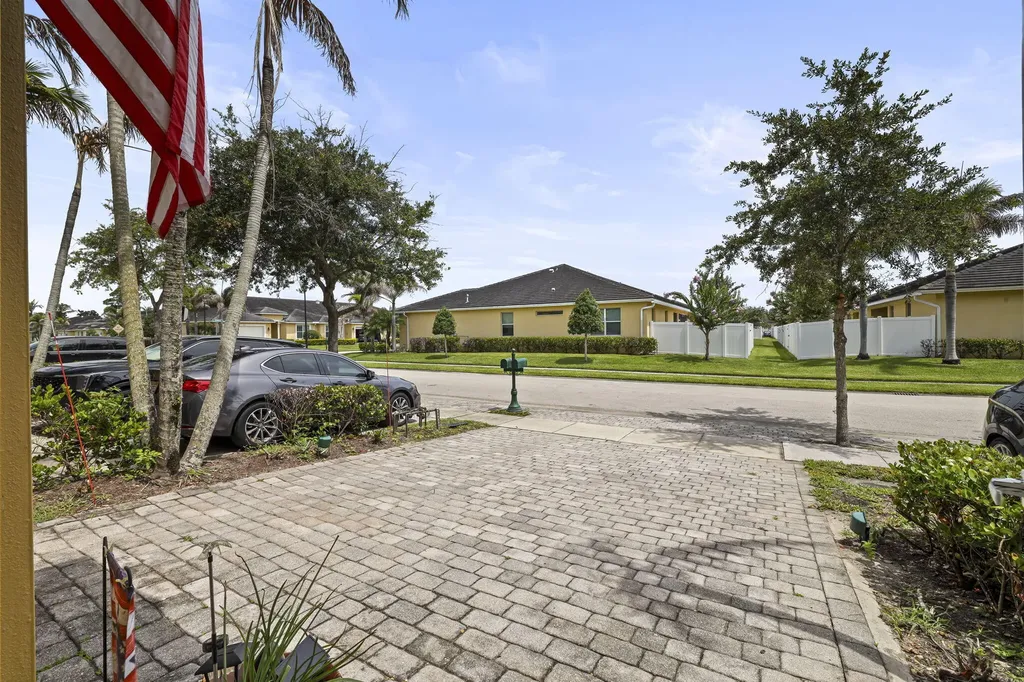 6179 NW Helmsdale Way Port St Lucie FL 34983