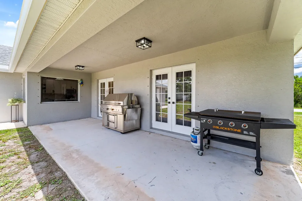 292 SW Janice Avenue Port St Lucie FL 34953