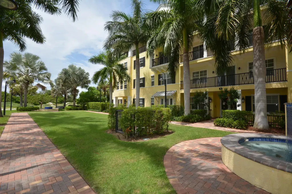 229 N Latitude Circle Delray Beach FL 33483