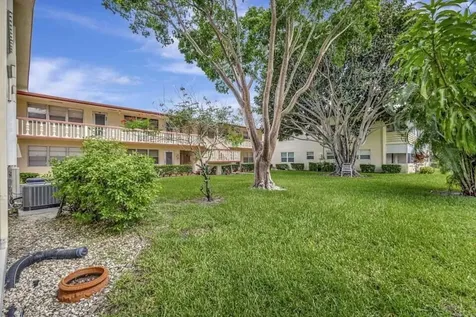 28 Camden B West Palm Beach FL 33417