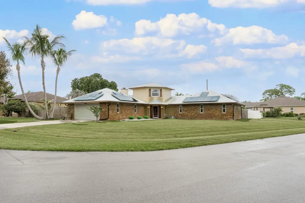 1091 SE Spinnaker Avenue Port St Lucie FL 34983