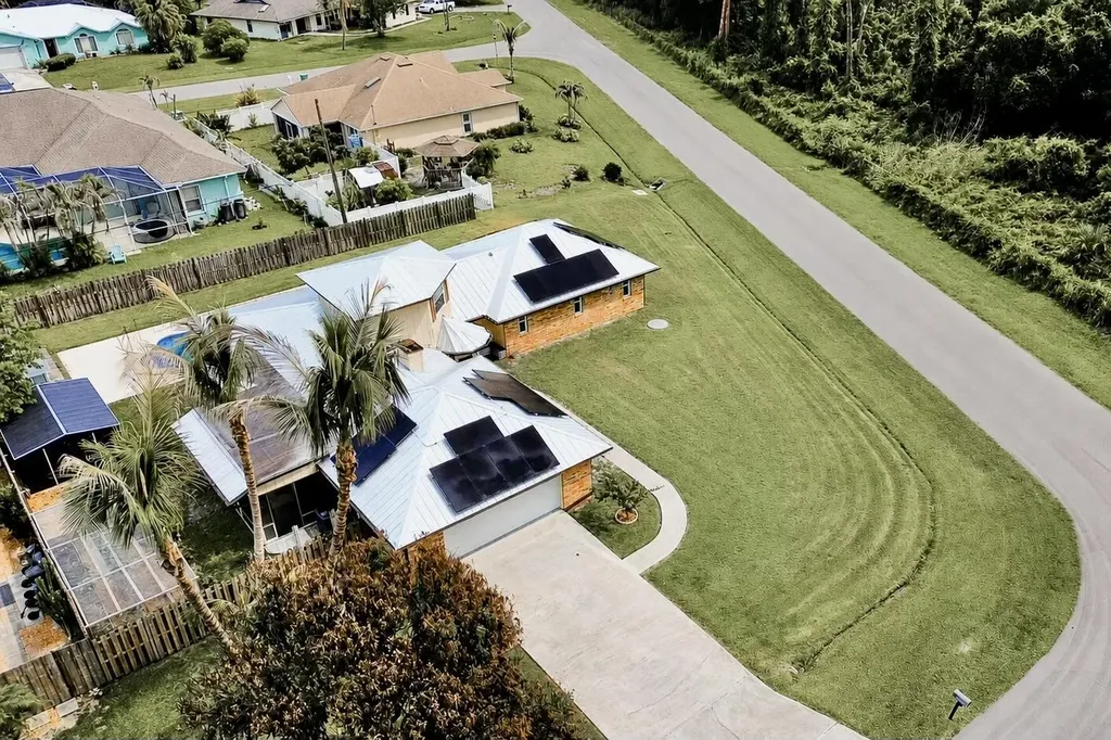 1091 SE Spinnaker Avenue Port St Lucie FL 34983