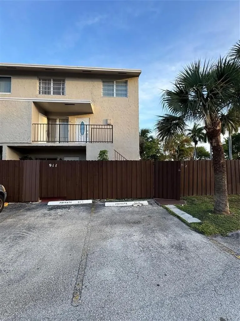 15690 SW 82nd Circle Lane Miami FL 33193
