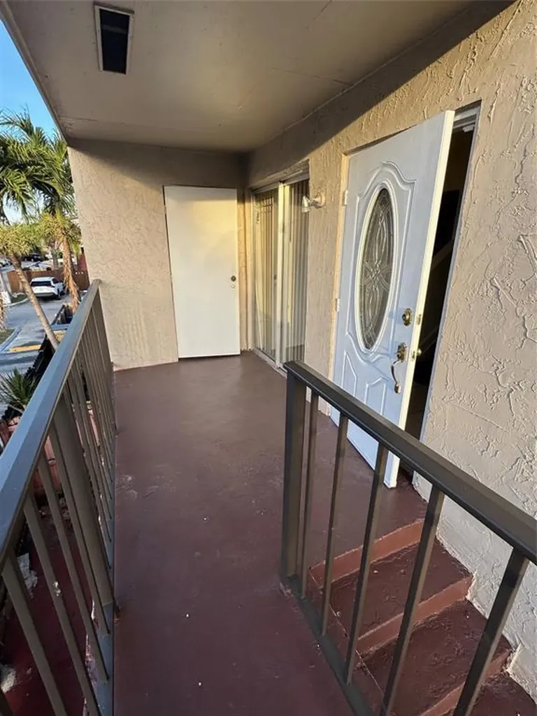 15690 SW 82nd Circle Lane Miami FL 33193