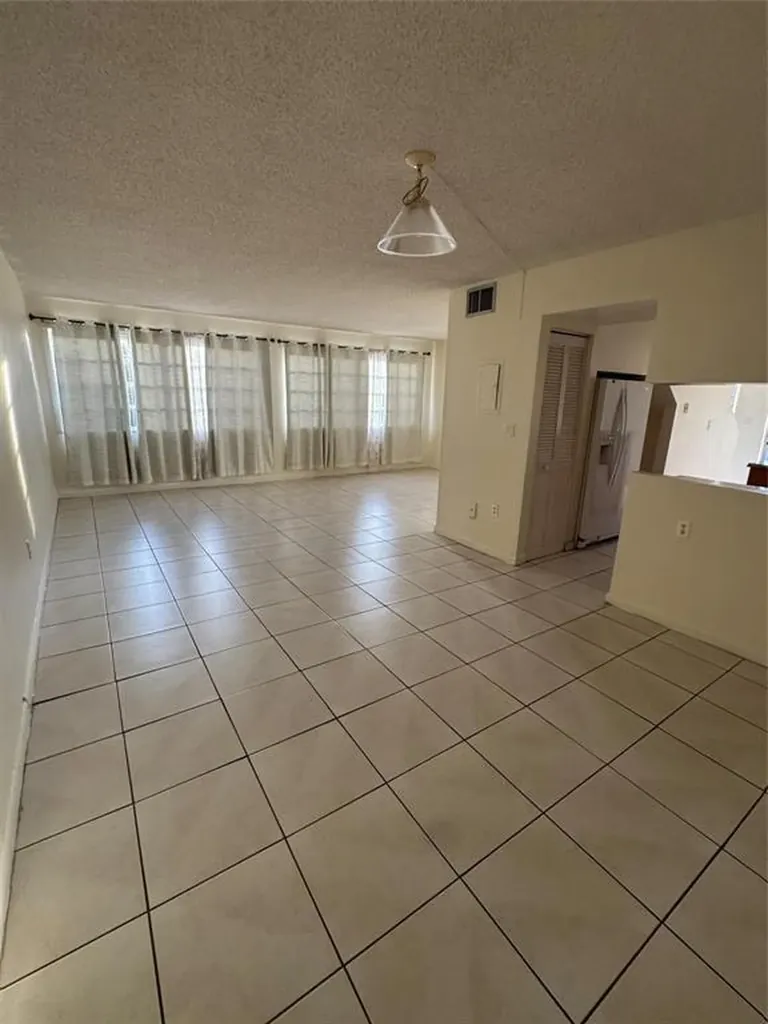 15690 SW 82nd Circle Lane Miami FL 33193
