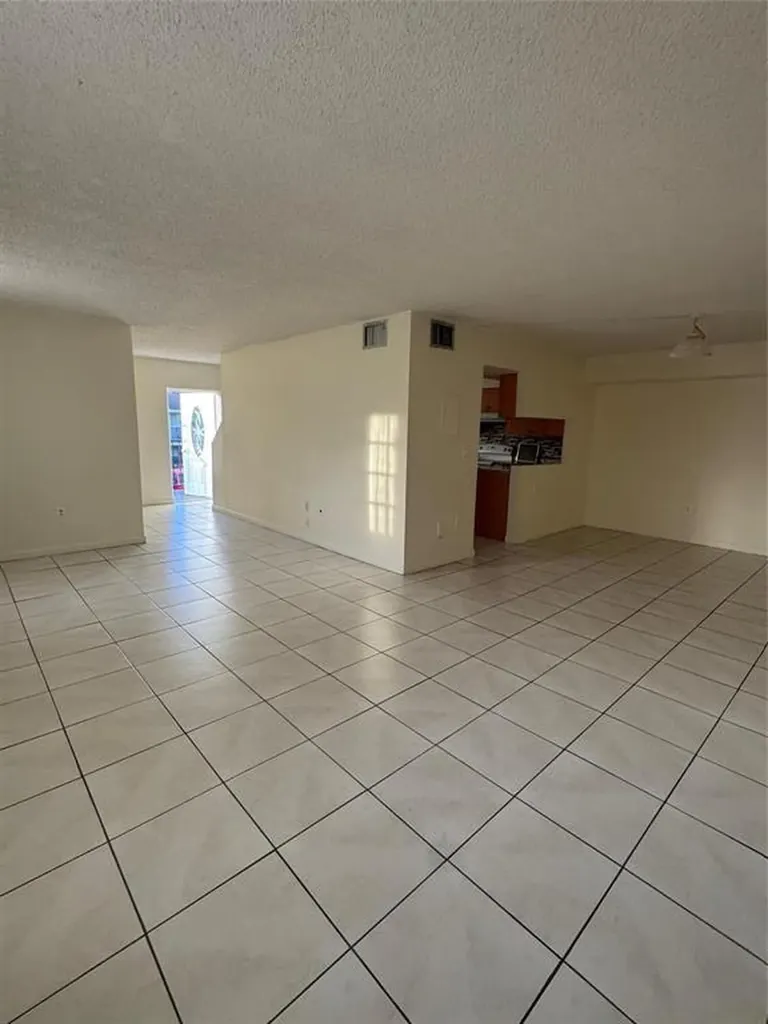 15690 SW 82nd Circle Lane Miami FL 33193