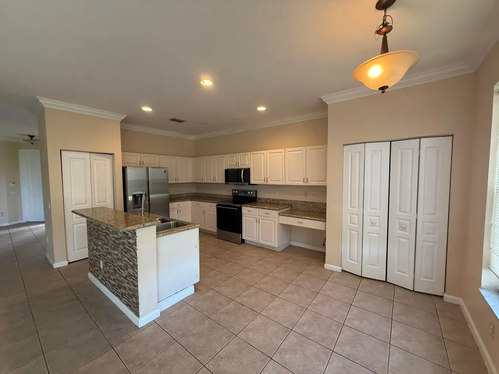 624 Garden Cress Trail Royal Palm Beach FL 33411