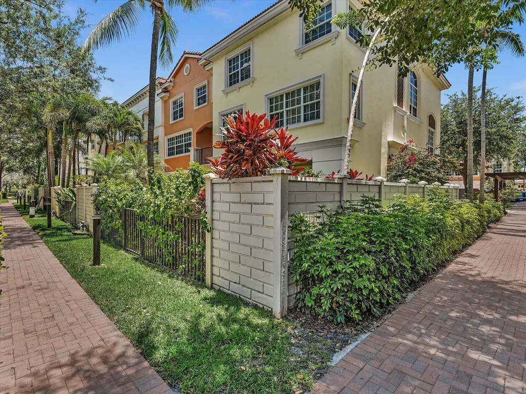 5575 NE Trieste Way Boca Raton FL 33487