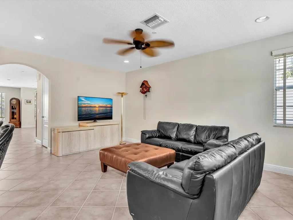 5575 NE Trieste Way Boca Raton FL 33487