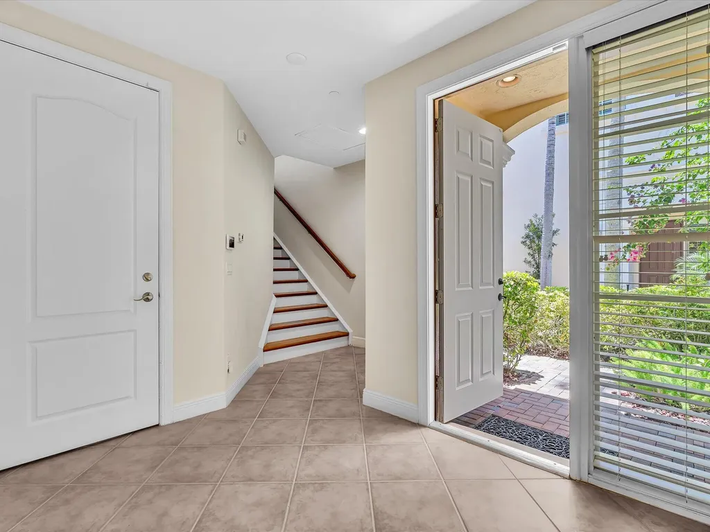 5575 NE Trieste Way Boca Raton FL 33487