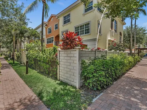 5575 NE Trieste Way Boca Raton FL 33487