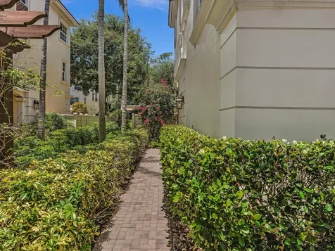 5575 NE Trieste Way Boca Raton FL 33487