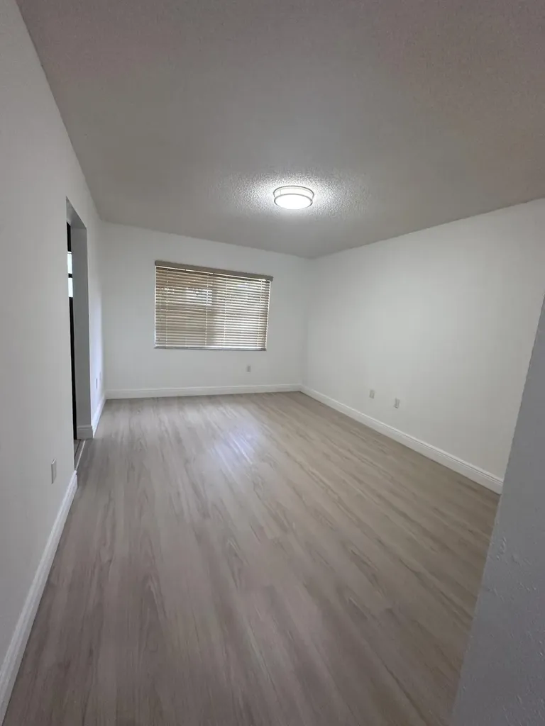 19823 NW 64th Place Hialeah FL 33015