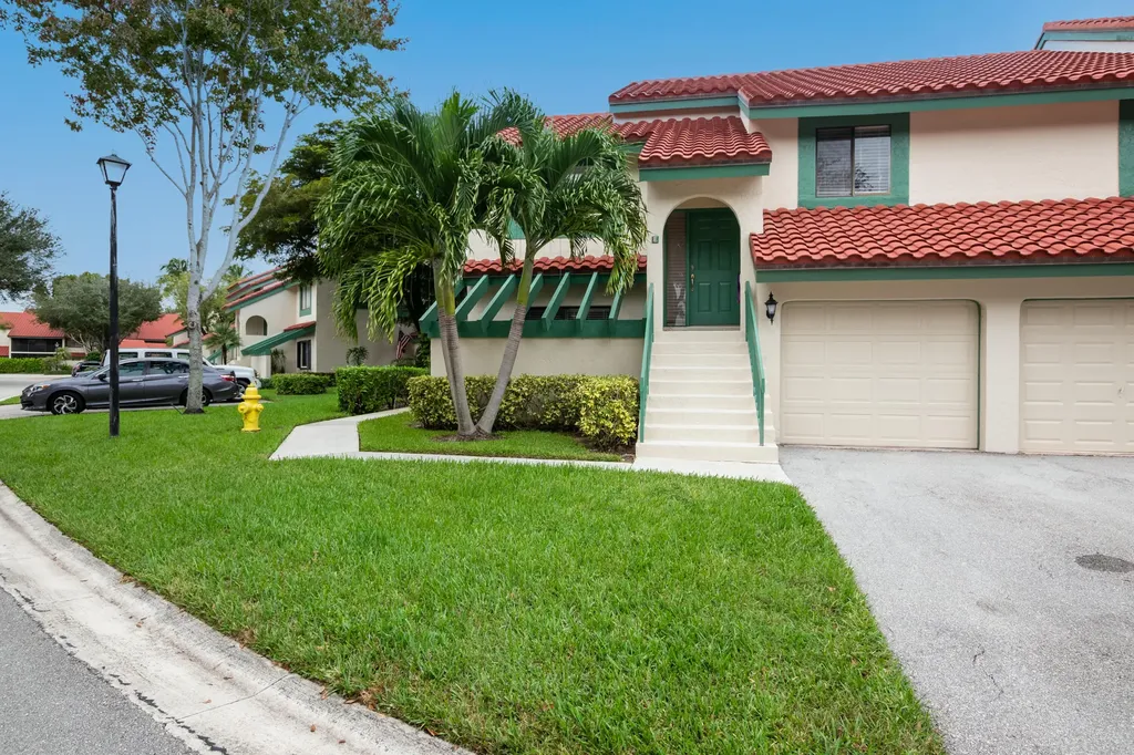 3 Lexington Lane E Palm Beach Gardens FL 33418