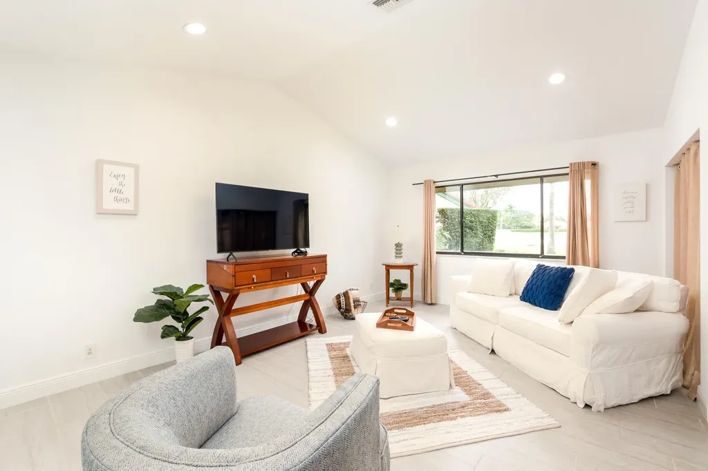 3 Lexington Lane E Palm Beach Gardens FL 33418