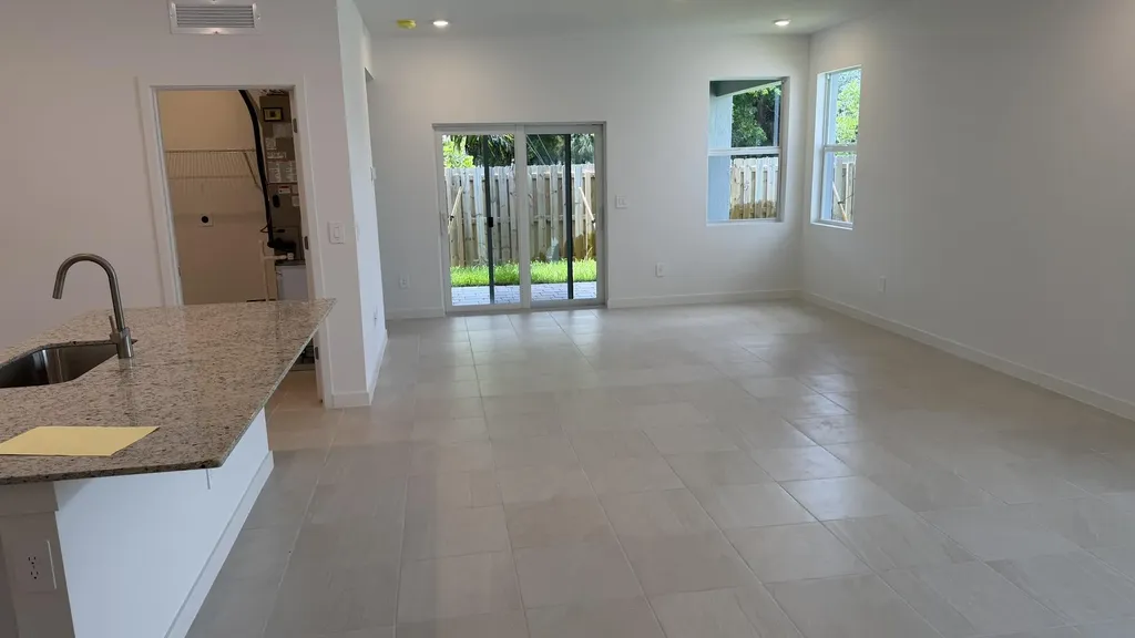 1872 NW 6th Court Pompano Beach FL 33069